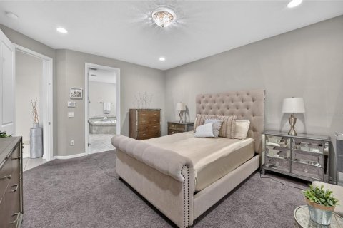 House in Winter Garden, Florida 7 bedrooms, 437.01 sq.m. № 2225442 - photo 24