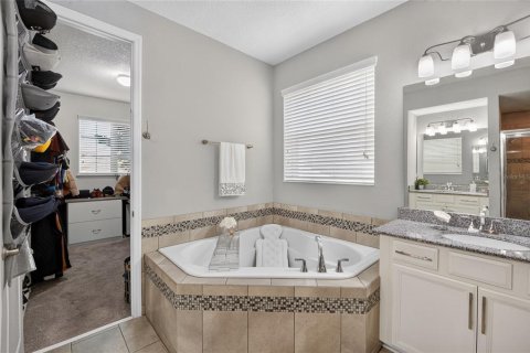 House in Winter Garden, Florida 7 bedrooms, 437.01 sq.m. № 2225442 - photo 25