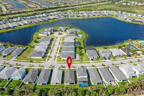 House in Port St. Lucie, Florida 3 bedrooms, 160.16 sq.m. № 2190919 - photo 11