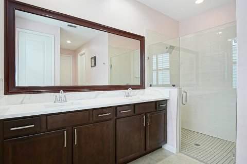 House in Port St. Lucie, Florida 3 bedrooms, 160.16 sq.m. № 2190919 - photo 2
