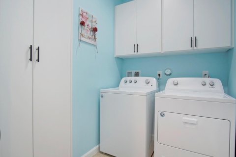House in Port St. Lucie, Florida 3 bedrooms, 160.16 sq.m. № 2190919 - photo 5