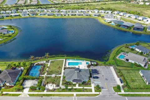 House in Port St. Lucie, Florida 3 bedrooms, 160.16 sq.m. № 2190919 - photo 12