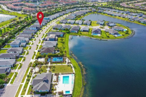 House in Port St. Lucie, Florida 3 bedrooms, 160.16 sq.m. № 2190919 - photo 13