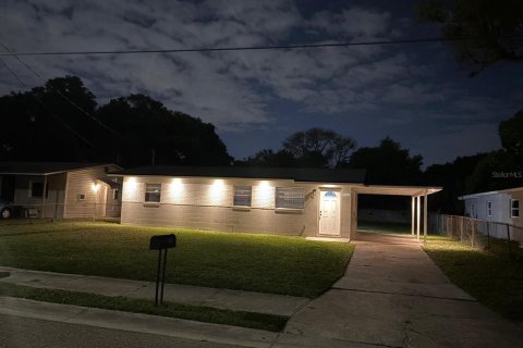 House in Orlando, Florida 3 bedrooms, 72.19 sq.m. № 2211805 - photo 6