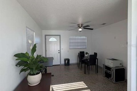 House in Orlando, Florida 3 bedrooms, 72.19 sq.m. № 2211805 - photo 18