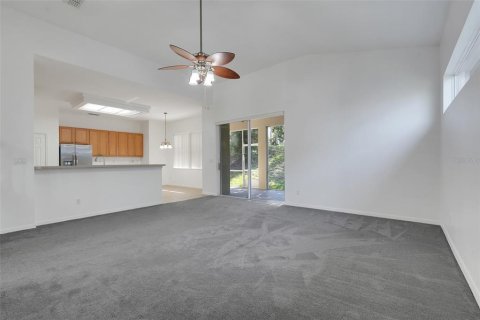 House in Clermont, Florida 4 bedrooms, 326.83 sq.m. № 2231374 - photo 13