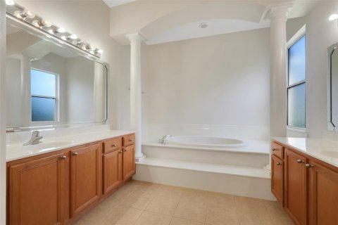 House in Clermont, Florida 4 bedrooms, 326.83 sq.m. № 2231374 - photo 24