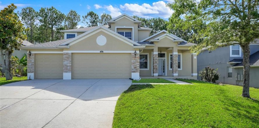 House in Clermont, Florida 4 bedrooms, 326.83 sq.m. № 2231374