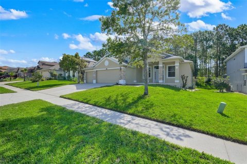 House in Clermont, Florida 4 bedrooms, 326.83 sq.m. № 2231374 - photo 3