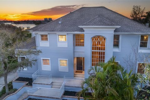 House in Largo, Florida 4 bedrooms, 354.05 sq.m. № 1519294 - photo 4