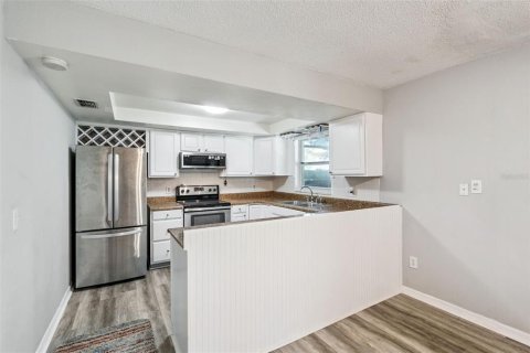 House in Orlando, Florida 3 bedrooms, 124.12 sq.m. № 2131648 - photo 9