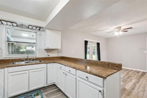 House in Orlando, Florida 3 bedrooms, 124.12 sq.m. № 2131648 - photo 10