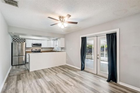 House in Orlando, Florida 3 bedrooms, 124.12 sq.m. № 2131648 - photo 8