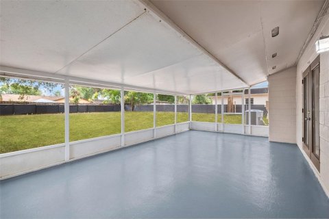 House in Orlando, Florida 3 bedrooms, 124.12 sq.m. № 2131648 - photo 3