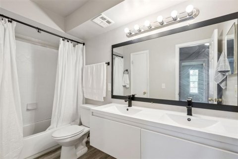 House in Orlando, Florida 3 bedrooms, 124.12 sq.m. № 2131648 - photo 24