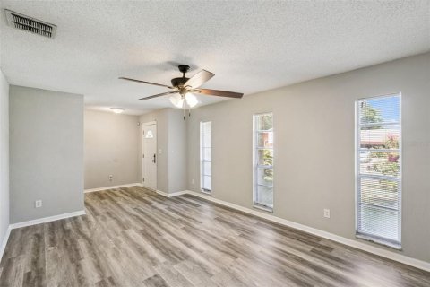 House in Orlando, Florida 3 bedrooms, 124.12 sq.m. № 2131648 - photo 6