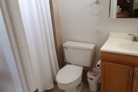 Condo in Miami Beach, Florida, 2 bedrooms  № 1871423 - photo 12