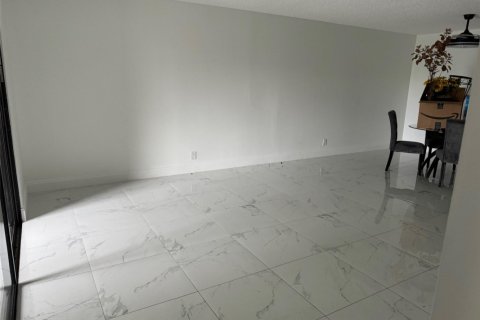 Condominio en alquiler en Pompano Beach, Florida, 2 dormitorios, 117.06 m2 № 1159572 - foto 1