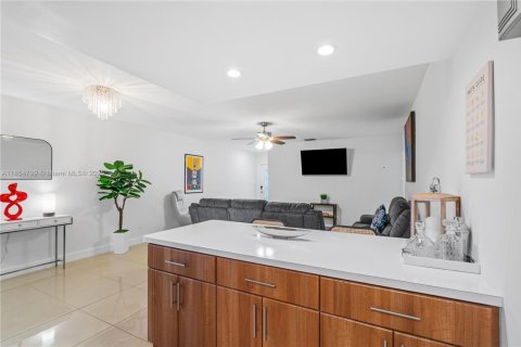 Townhouse in Miami Lakes, Florida 3 bedrooms, 123.84 sq.m. № 1872727 - photo 6