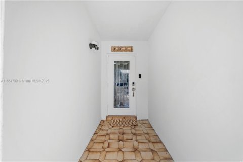 Townhouse in Miami Lakes, Florida 3 bedrooms, 123.84 sq.m. № 1872727 - photo 2