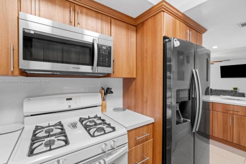 Townhouse in Miami Lakes, Florida 3 bedrooms, 123.84 sq.m. № 1872727 - photo 9