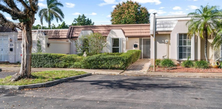 Townhouse in Miami Lakes, Florida 3 bedrooms, 123.84 sq.m. № 1872727