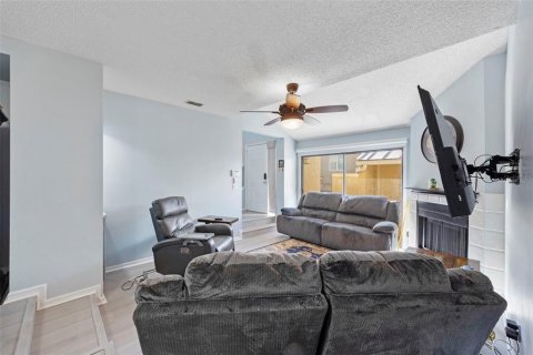 Townhouse in Tampa, Florida 3 bedrooms, 157 sq.m. № 2099477 - photo 13