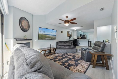 Townhouse in Tampa, Florida 3 bedrooms, 157 sq.m. № 2099477 - photo 11