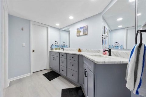 Townhouse in Tampa, Florida 3 bedrooms, 157 sq.m. № 2099477 - photo 17