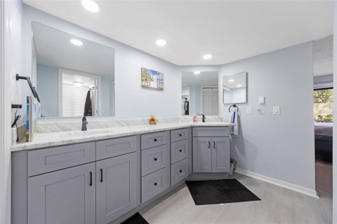 Townhouse in Tampa, Florida 3 bedrooms, 157 sq.m. № 2099477 - photo 18