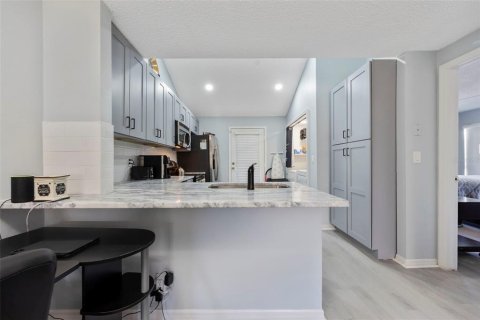 Townhouse in Tampa, Florida 3 bedrooms, 157 sq.m. № 2099477 - photo 7