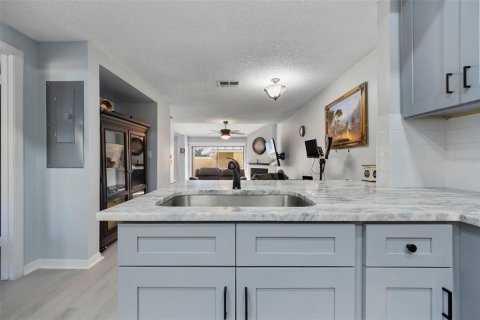 Townhouse in Tampa, Florida 3 bedrooms, 157 sq.m. № 2099477 - photo 9