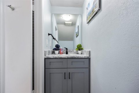 Townhouse in Tampa, Florida 3 bedrooms, 157 sq.m. № 2099477 - photo 23