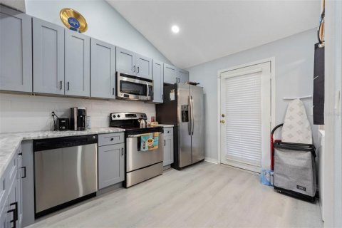 Townhouse in Tampa, Florida 3 bedrooms, 157 sq.m. № 2099477 - photo 6