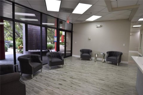 Immobilier commercial à louer à Tampa, Floride: 2168.9 m2 № 2106497 - photo 8
