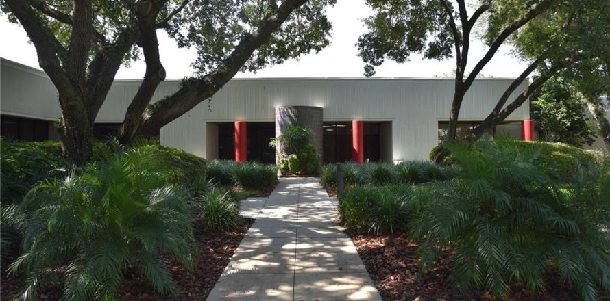 Immobilier commercial à Tampa, Floride 2168.9 m2 № 2106497