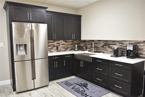 Immobilier commercial à louer à Tampa, Floride: 2168.9 m2 № 2106497 - photo 2