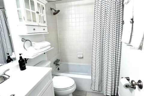 Condo in Gainesville, Florida, 2 bedrooms  № 1750618 - photo 23
