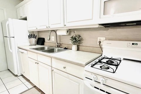 Condo in Gainesville, Florida, 2 bedrooms  № 1750618 - photo 14
