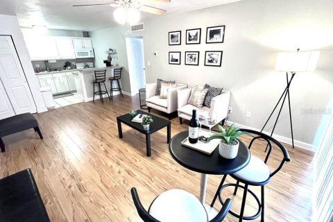 Condo in Gainesville, Florida, 2 bedrooms  № 1750618 - photo 11
