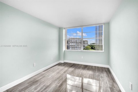 Copropriété à louer à Pembroke Pines, Floride: 2 chambres, 104.05 m2 № 1985805 - photo 7