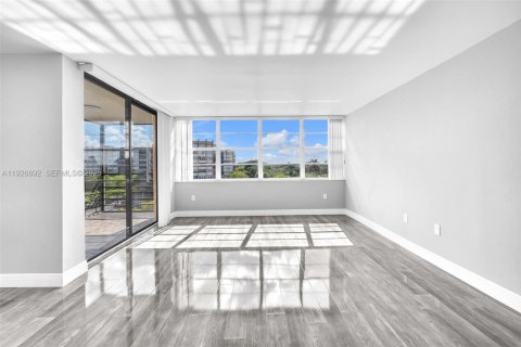 Copropriété à louer à Pembroke Pines, Floride: 2 chambres, 104.05 m2 № 1985805 - photo 9