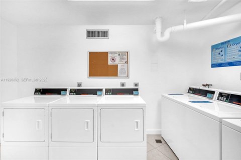 Copropriété à louer à Pembroke Pines, Floride: 2 chambres, 104.05 m2 № 1985805 - photo 20