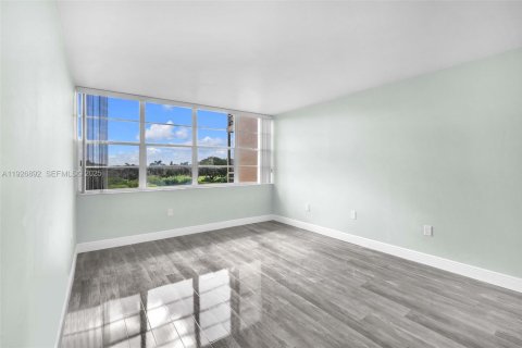 Copropriété à louer à Pembroke Pines, Floride: 2 chambres, 104.05 m2 № 1985805 - photo 12