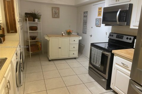 Condo in Key Biscayne, Florida, 2 bedrooms  № 1714853 - photo 14