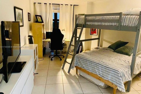 Condo in Key Biscayne, Florida, 2 bedrooms  № 1714853 - photo 13