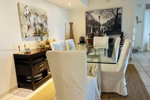 Condo in Key Biscayne, Florida, 2 bedrooms  № 1714853 - photo 10