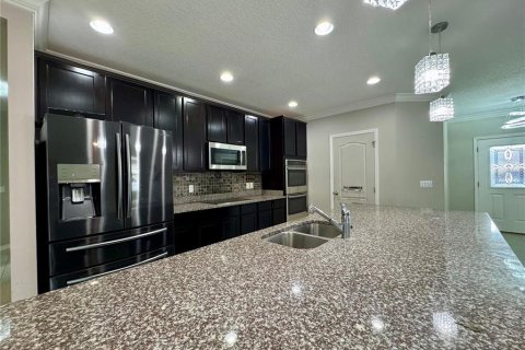 Villa ou maison à louer à Apopka, Floride: 3 chambres, 191.75 m2 № 2415236 - photo 5