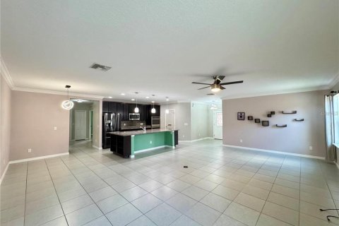 Villa ou maison à louer à Apopka, Floride: 3 chambres, 191.75 m2 № 2415236 - photo 2