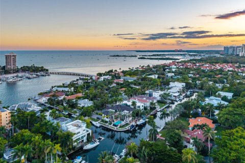 Villa ou maison à louer à Miami, Floride: 4 chambres, 340.49 m2 № 2038051 - photo 8